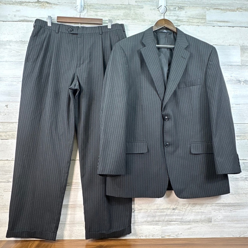 Haggar Mens 44R 34x29 Charcoal Grey Pinstripe Two Button Suit Set Cuffed Pleated